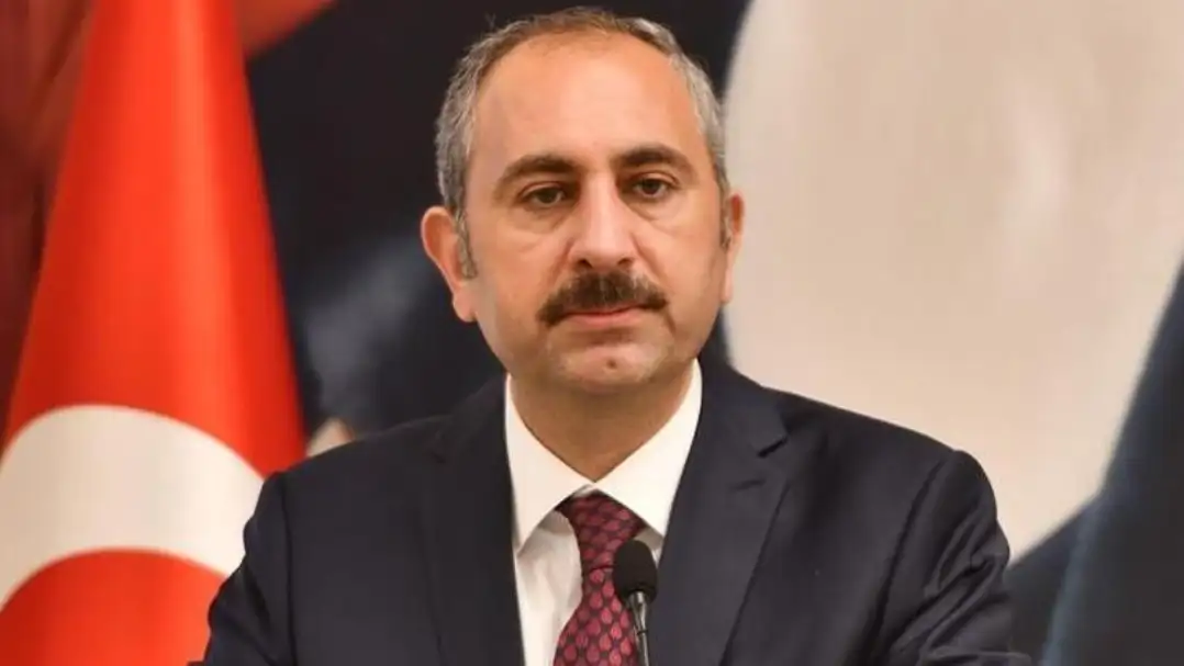 Abdulhamit Gül'den çıplak arama tartışmalarına açıklama