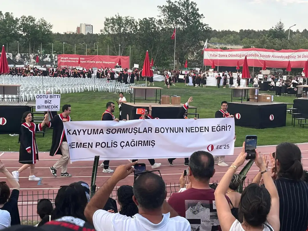ODTÜ'de mezuniyet yine bildiğiniz gibi: Direniş, mizah ve zeka