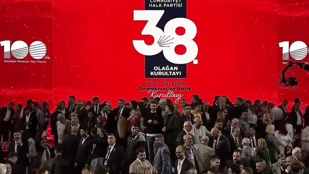 CHP'nin kurultay tartışmasında 31 hukukçudan ortak görüş: Tedbir kararı kurultaya engel değil