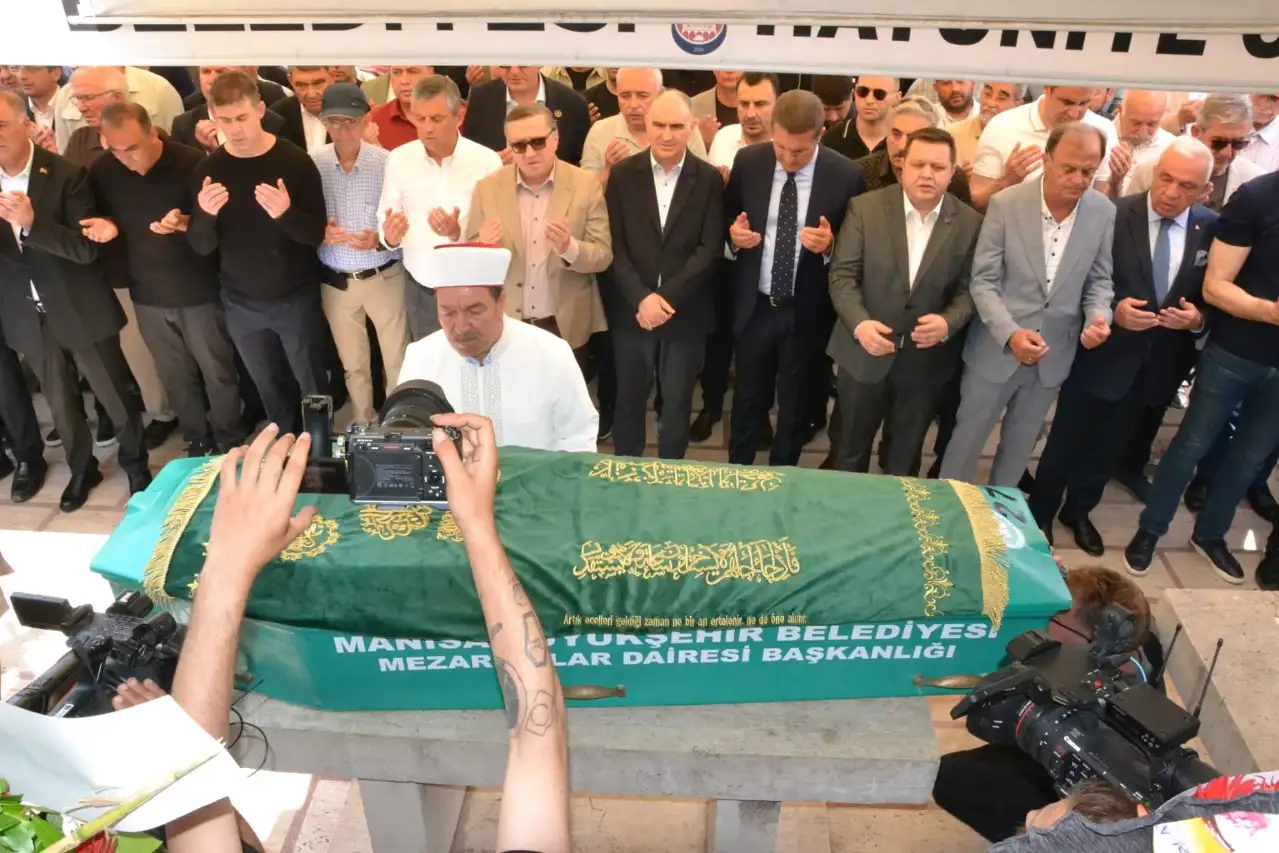 Özgür Özel’in acı günü: Amcasını son yolculuğuna uğurladı
