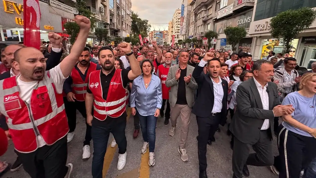 Manisa’da, Ankara’daki polis müdahalesi protesto ediliyor: Özgür Özel’in eşi Didem Özel de eylemde