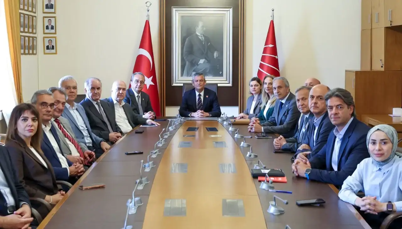 CHP'de olağanüstü kurultay için yeterli imza sayısına ulaşıldı