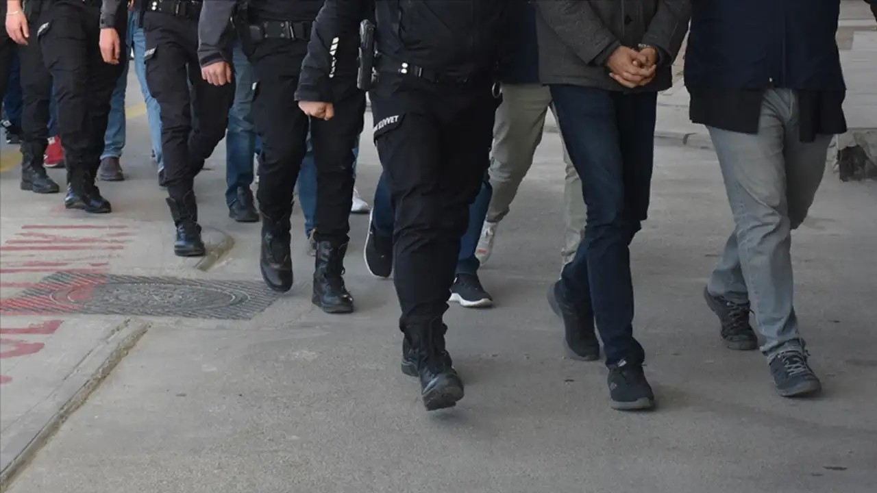 Siber dolandırıcılık operasyonunda 43 kişi yakalandı