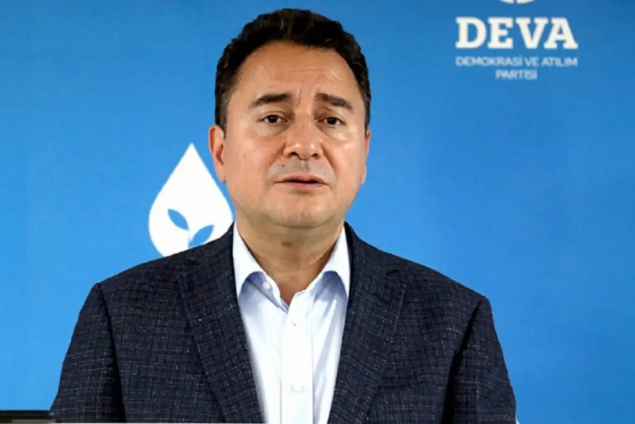 Babacan: Yüzde 42 enflasyona başarı diyerek dolaşanların, dünya değil başka gezegende miyim diye kendisine sorması lazım