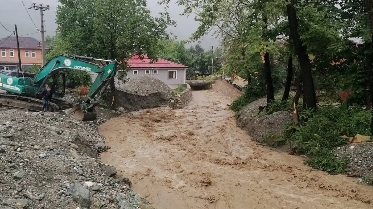 Daha önce bir yurttaşın ölmesine neden olan taşkınların yaşandığı köyde halen dere ıslahı yapılmadı