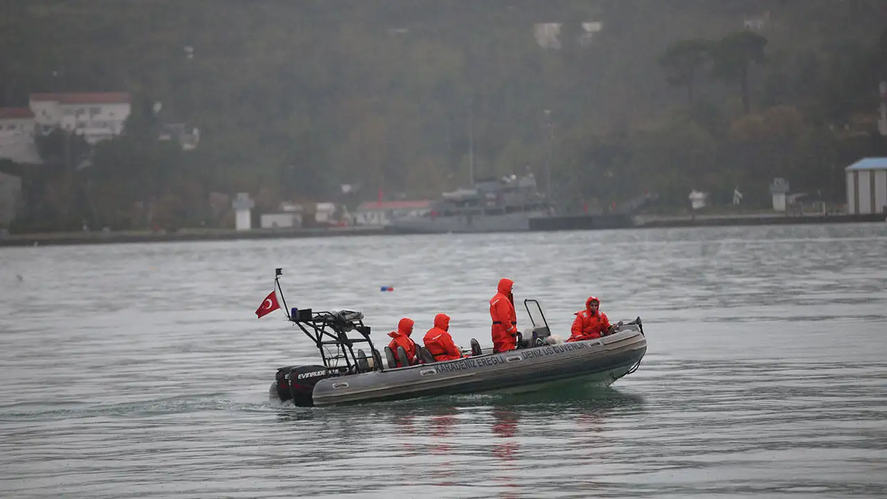 Zonguldak'ta batan geminin kayıp 7 personelini arama çalışmaları sürüyor