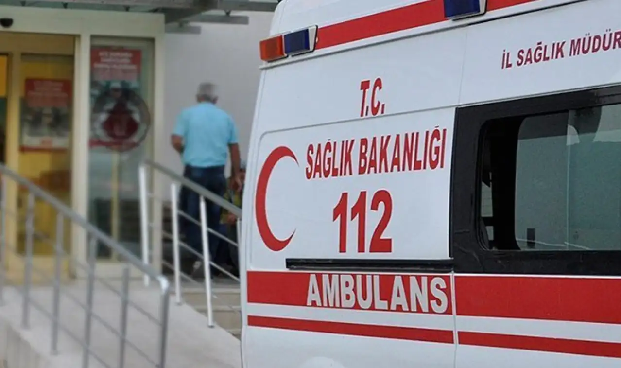 Adana'da tırla kamyonetin çarpışması sonucu 3 kişi öldü, 2 kişi yaralandı