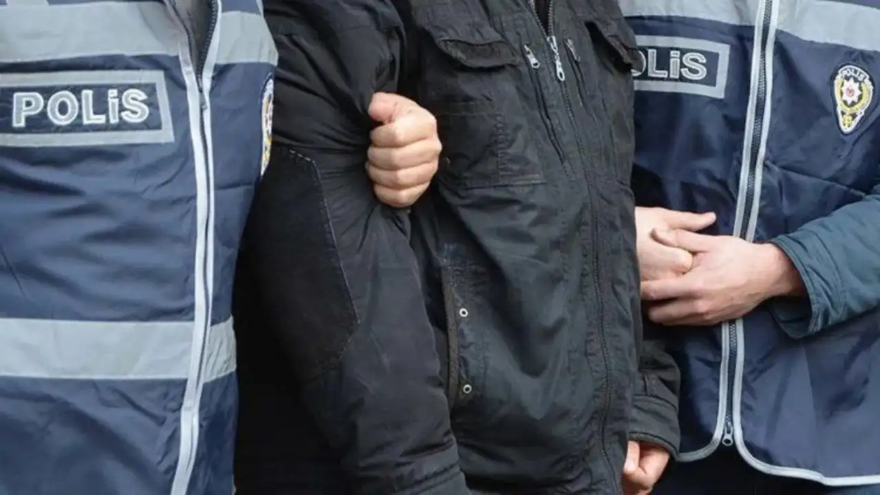 Van'da baba ile oğlunun öldürüldüğü silahlı kavganın ardından gözaltına alınan avukat tutuklandı