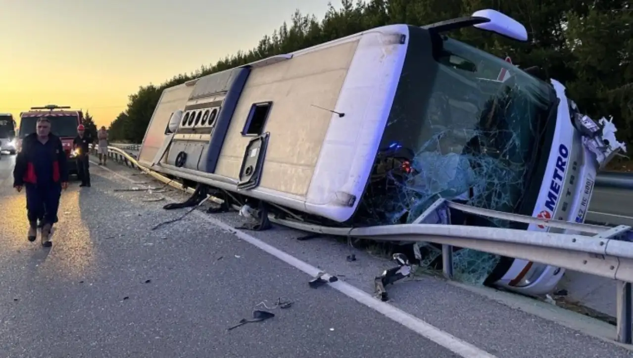 Afyon'da yolcu otobüsü kaza yaptı: 11 yaralı
