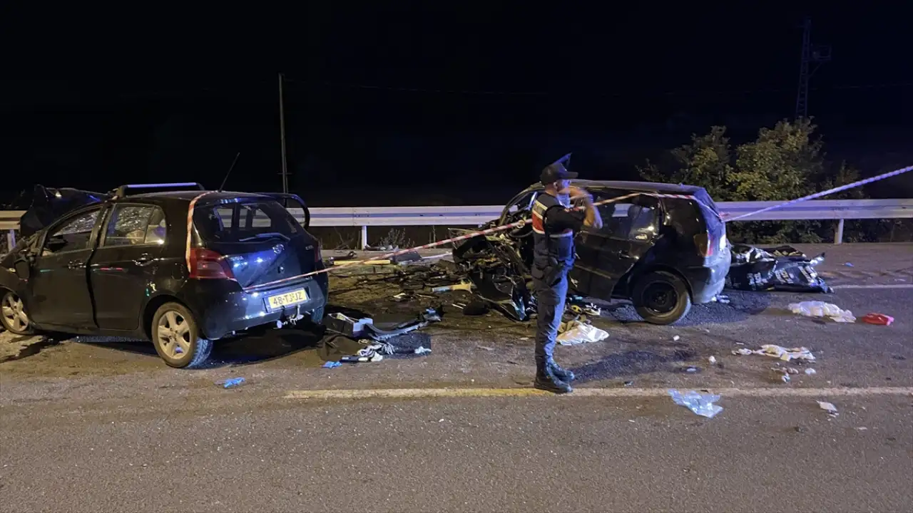 Kayseri'de iki otomobilin karıştığı kazada 2 kişi öldü, 4 kişi yaralandı