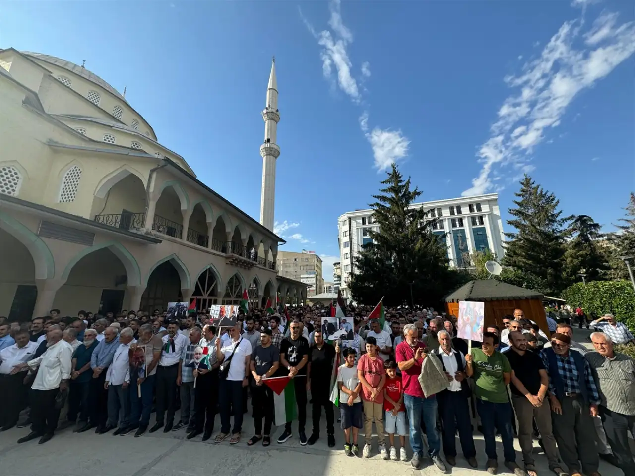 Van, Bitlis ve Muş'ta Heniyye suikastına tepki