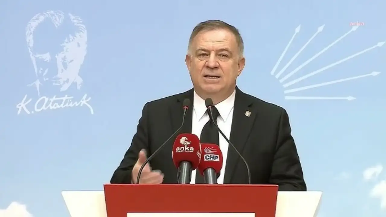 Zeybek duyurdu: Güzelyalı'da soğutma başladı, İntepe'de yangın sürüyor
