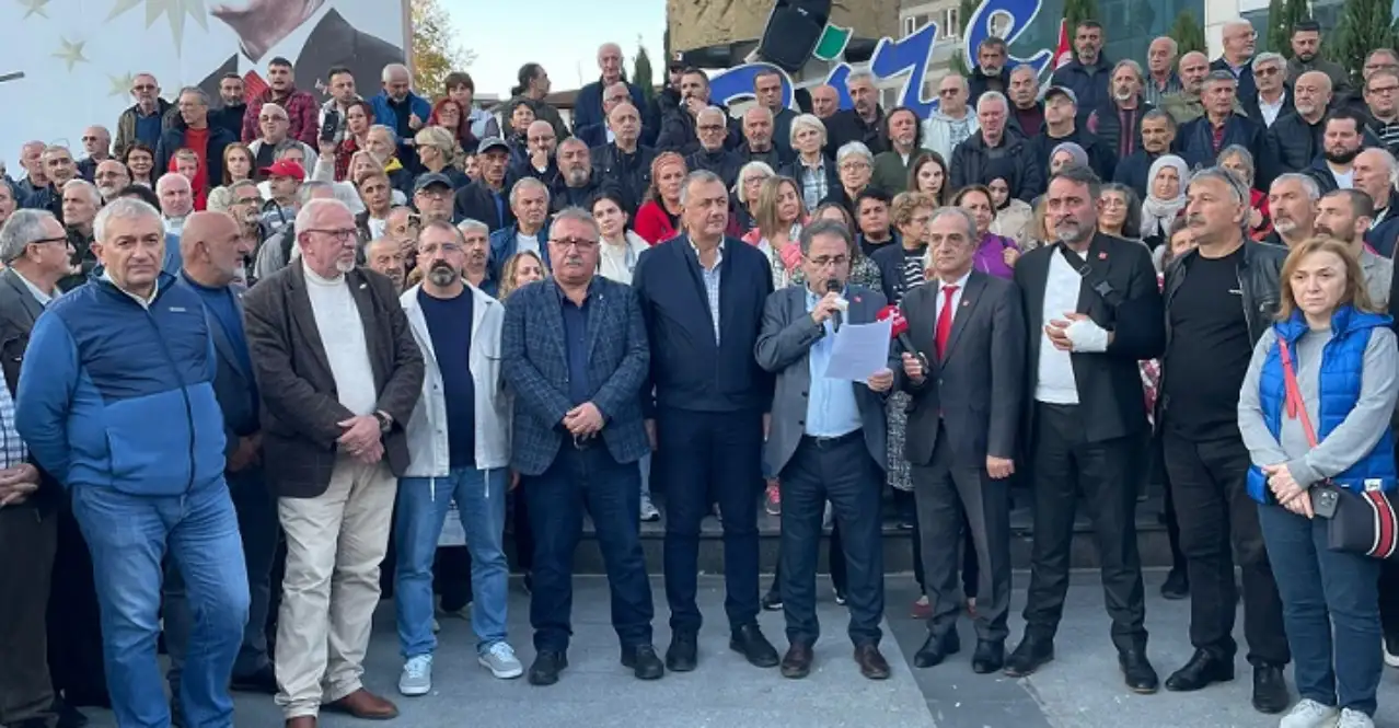 Rize’de CHP’lilerden Ahmet Özer için protesto eylemi
