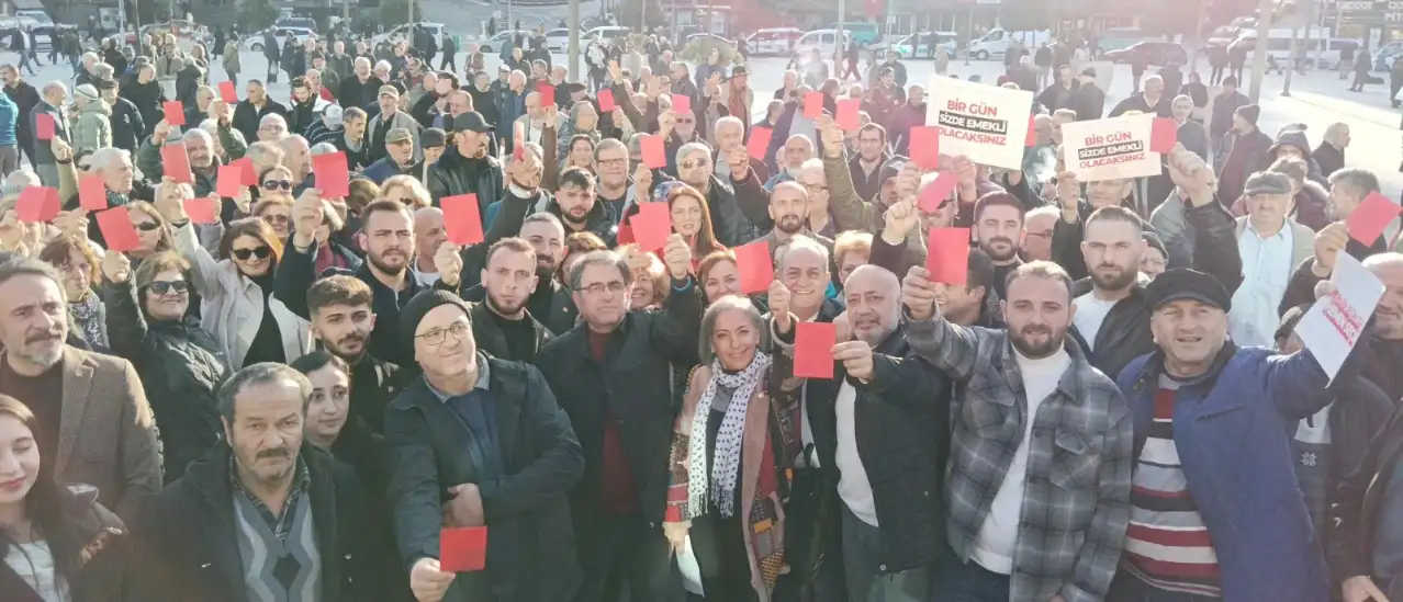 Rize meydanından Erdoğan’a kırmızı kart