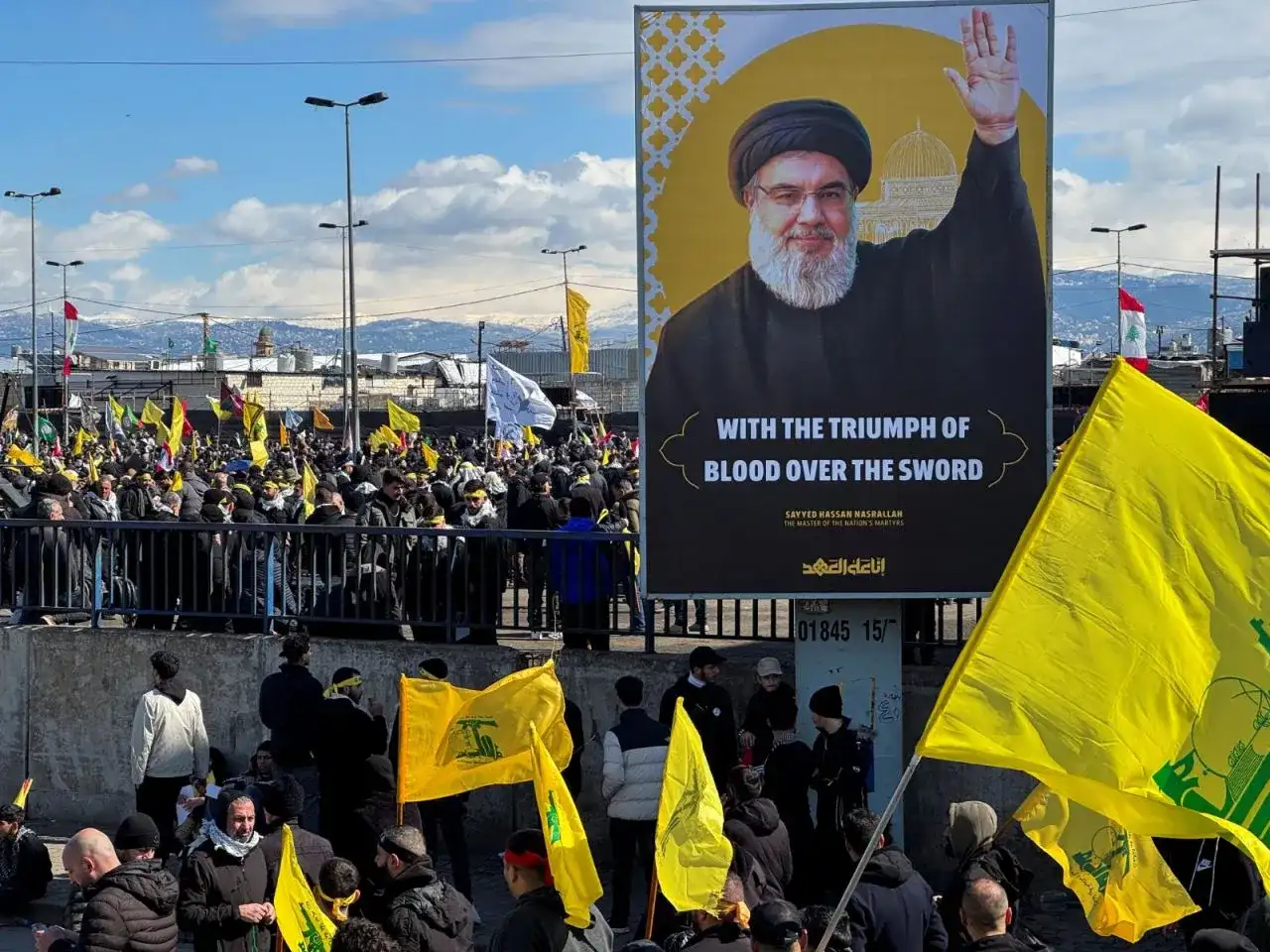 İsrail'den Nasrallah'ın cenaze töreni öncesi Lübnan'a saldırı