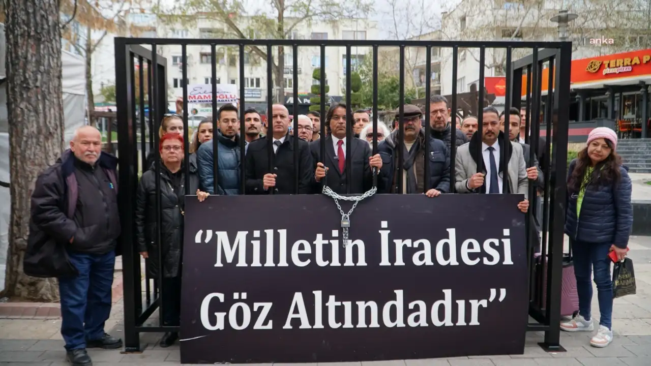 CHP Denizli İl Başkanlığı önünde "demokrasi nöbeti"