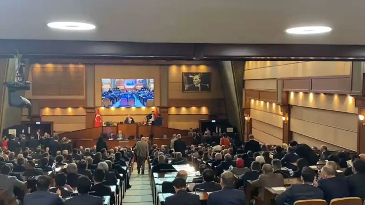 CHP’li İBB Meclis üyelerinden ortak bildiri: Özgür Özel'e destek ve kurultay çağrısı