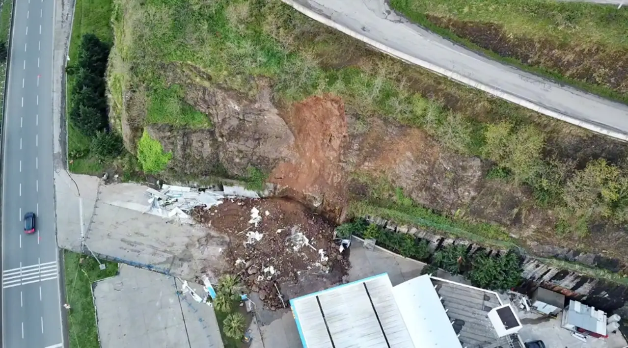 Samsun'da baba ve 2 kızının öldüğü heyelanla ilgili akaryakıt istasyonunun müdürü gözaltına alındı