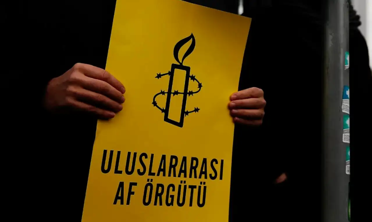 Uluslararası Af Örgütü: Genç LGBTİ+ Derneği’ne yönelik temelsiz suçlamalar düşürülmeli