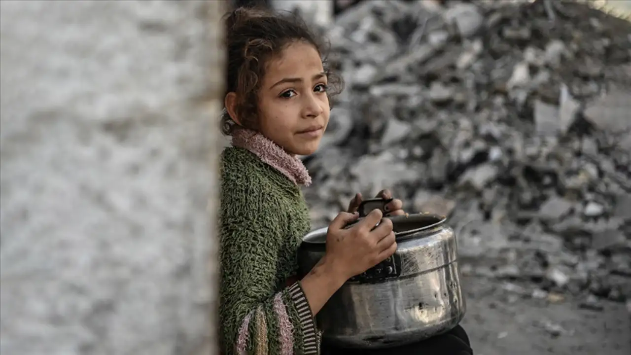Dünyada İnsan Haklarının Durumu raporu: Çocuklar savaş, açlık ve baskılara karşı hayatta kalma mücadelesi veriyor