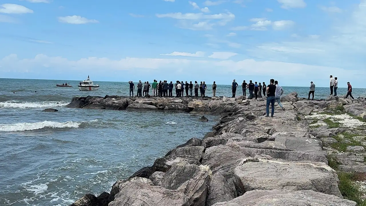 Giresun'da denizde kaybolan çocuğu arama çalışmaları devam ediyor