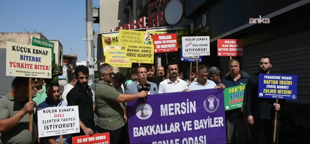 Mersin’de bakkallardan eylem