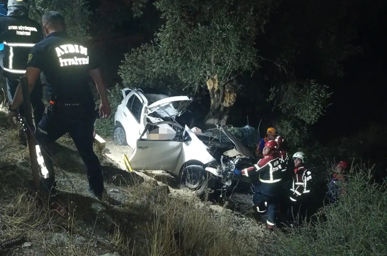 Aydın'da şarampole devrilen otomobildeki 2 kişi öldü, 1 çocuk yaralandı