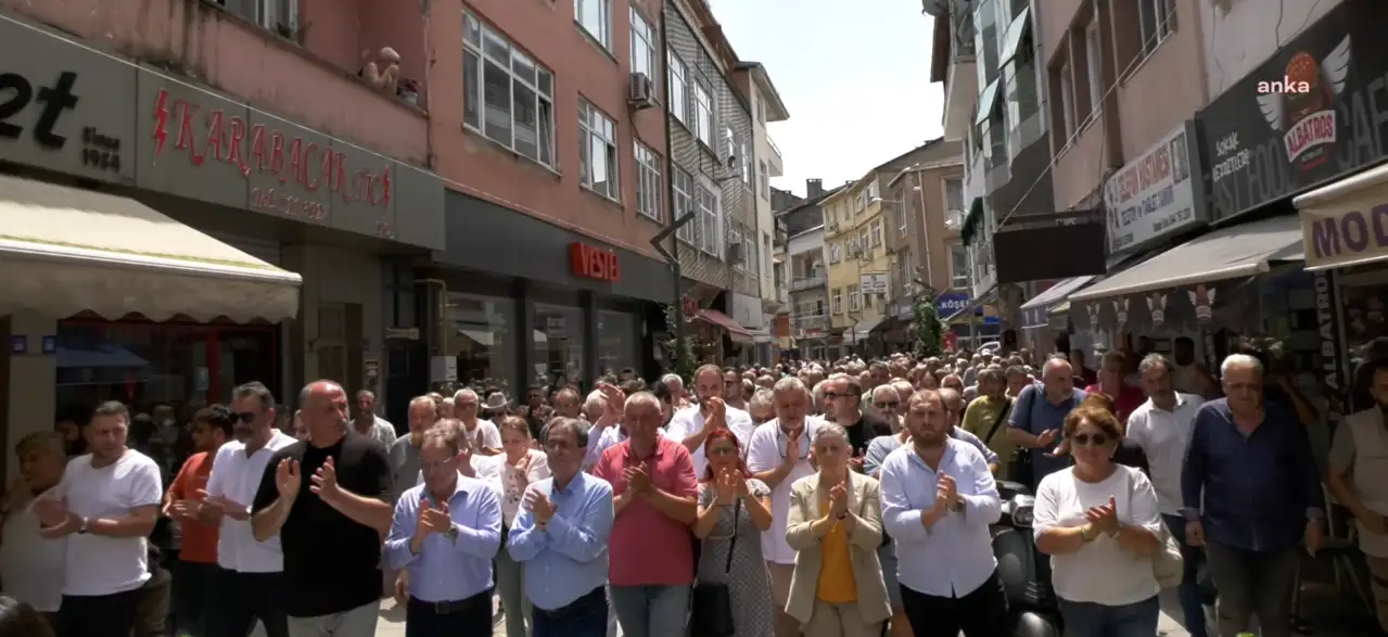 Rize Fındıklı'da Belediye Başkanı Çervatoğlu'na saldırı protesto edildi