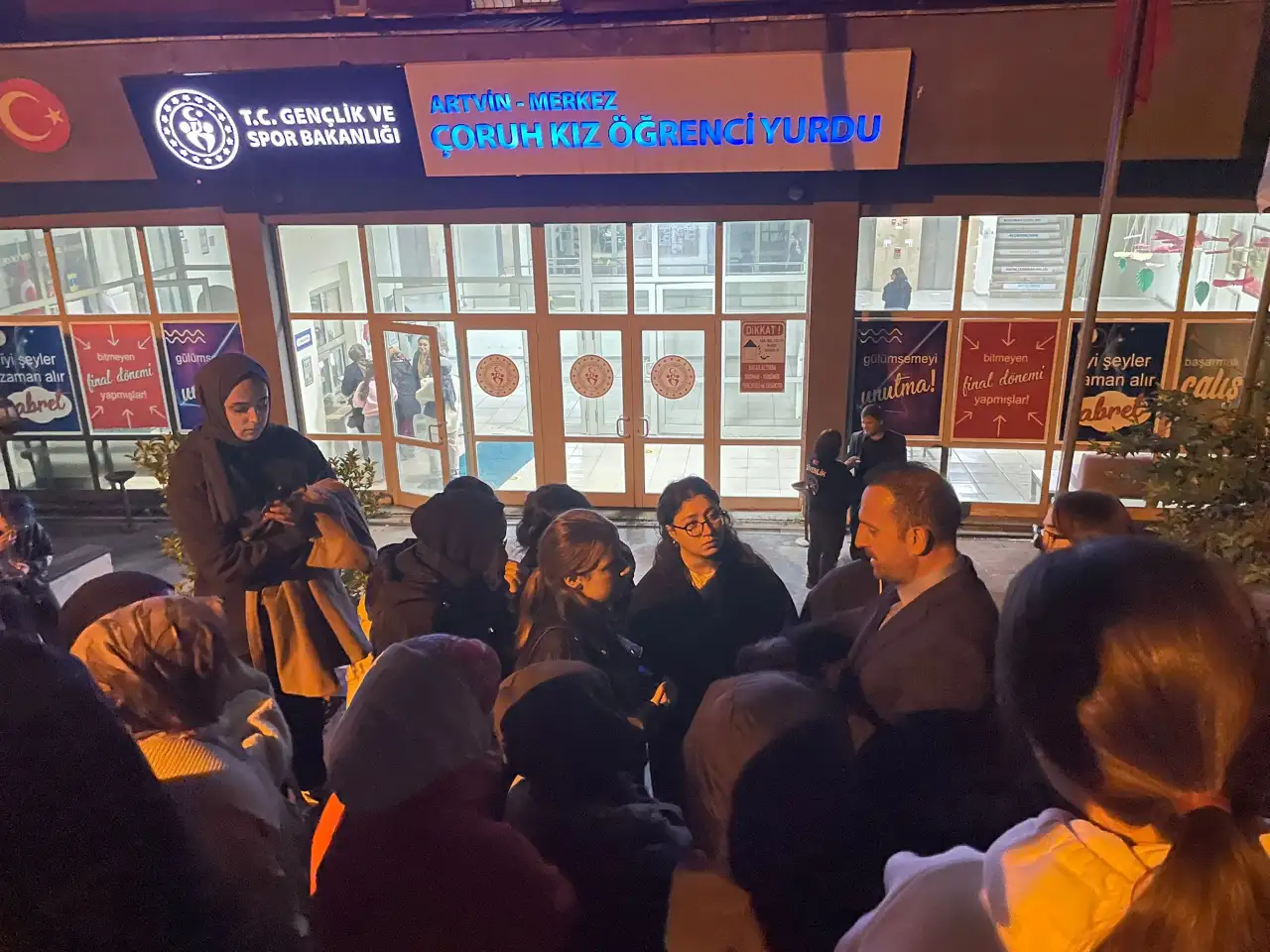 Artvin’de kız öğrencilerden yurt eylemi