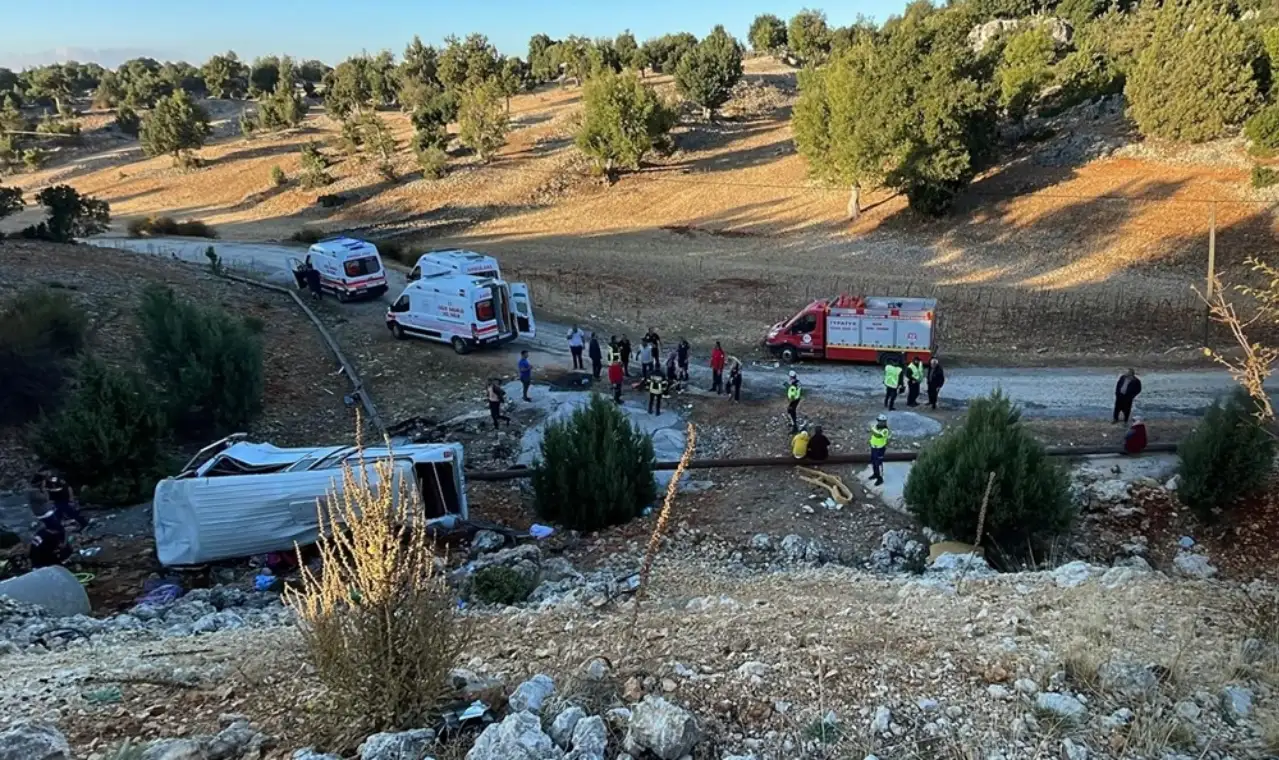 Mersin’de işçi servisi şarampole devrildi: 5 ölü, 14 yaralı