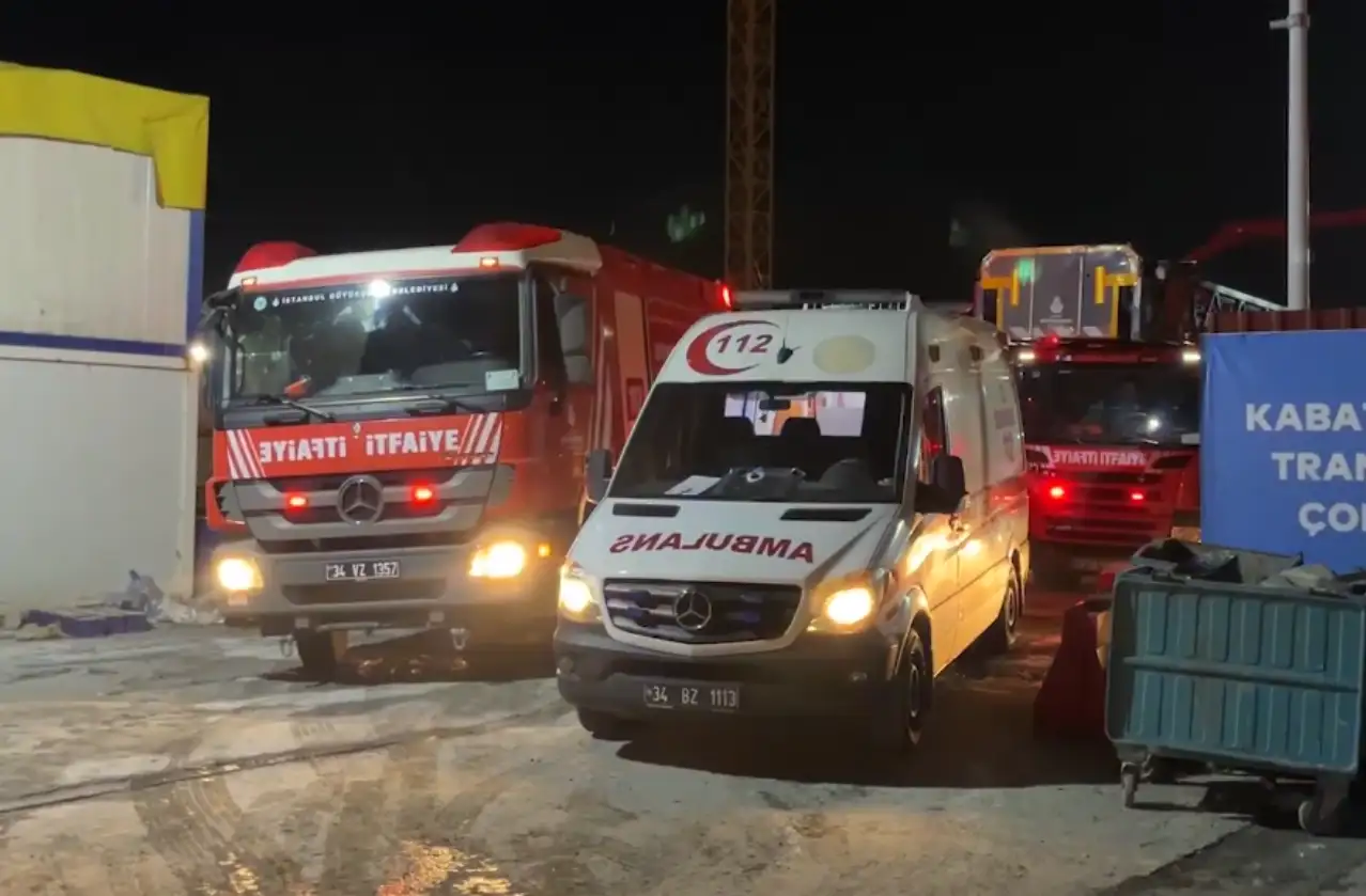 Beyoğlu'ndaki metro inşaatında iskele çökmesi: 1 işçi hayatını kaybetti