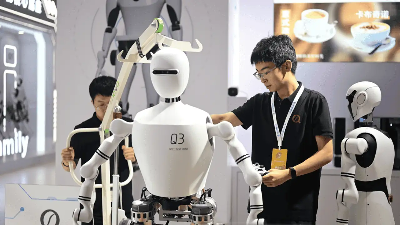 İnsansı robotlar Çin'de sınır güvenliğinde göreve başladı: Çin, Elon Musk'ı geçti