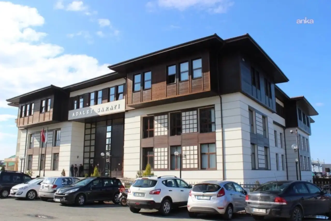 Düğününe, gördüğü davanın sanıkları katılan hakim itiraz üzerine dosyadan alındı