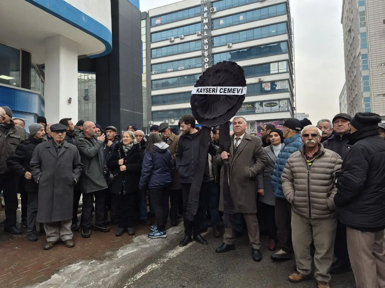 Alevi kurumlarından CHP Kayseri İl Başkanlığına siyah çelenk: Amacımız karalama değil, yanlışın düzeltilmesidir