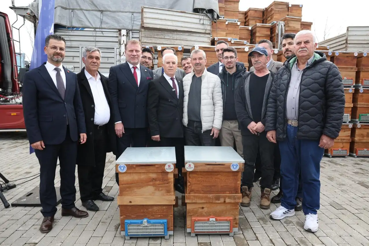 Bursa Büyükşehir Belediyesinden arıcılara 3 bin 400 kovan desteği