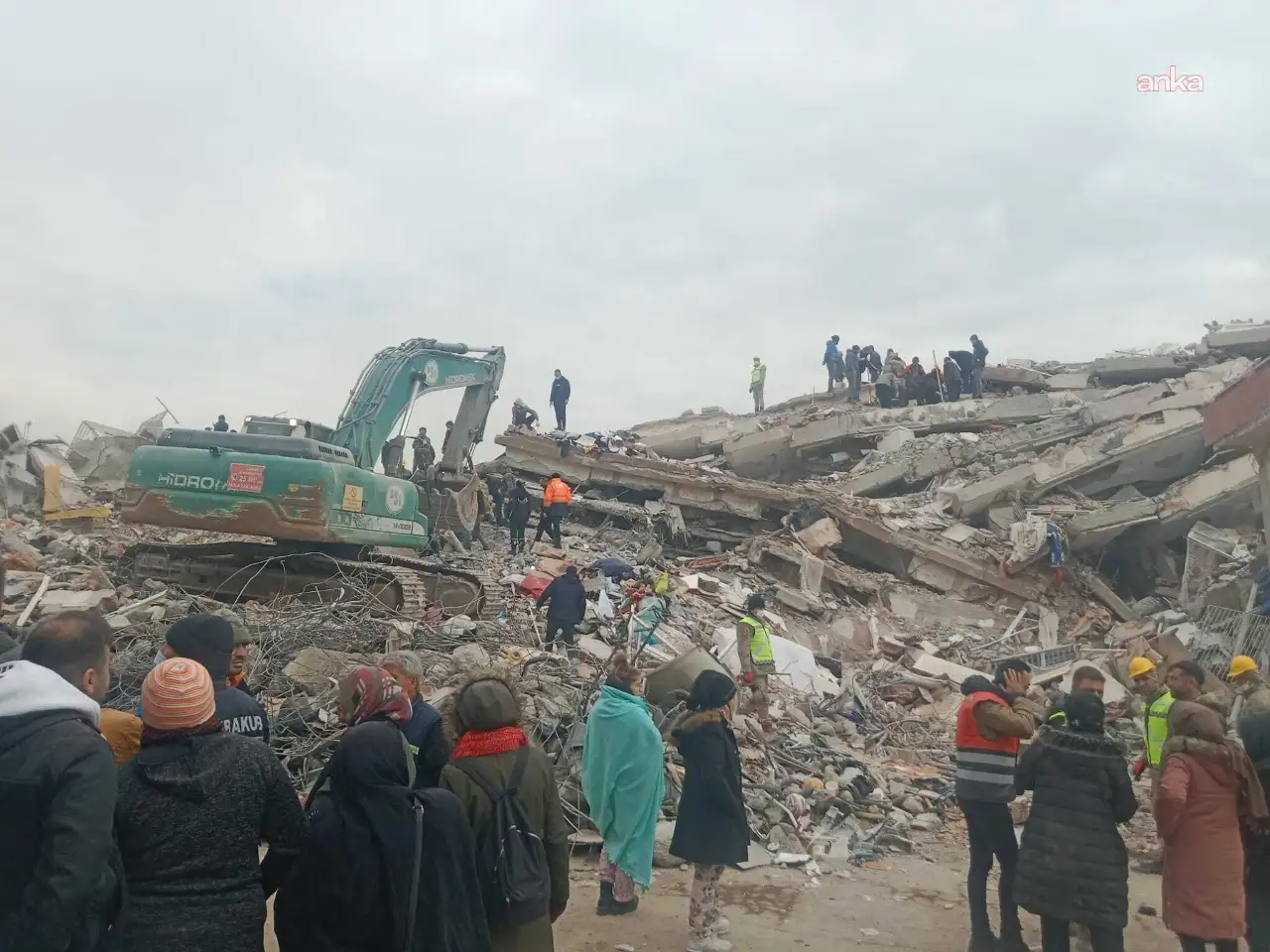 Deprem davasında bilirkişilerden birinin sanıkla daha önce çalıştığı ortaya çıktı, görevden alındı