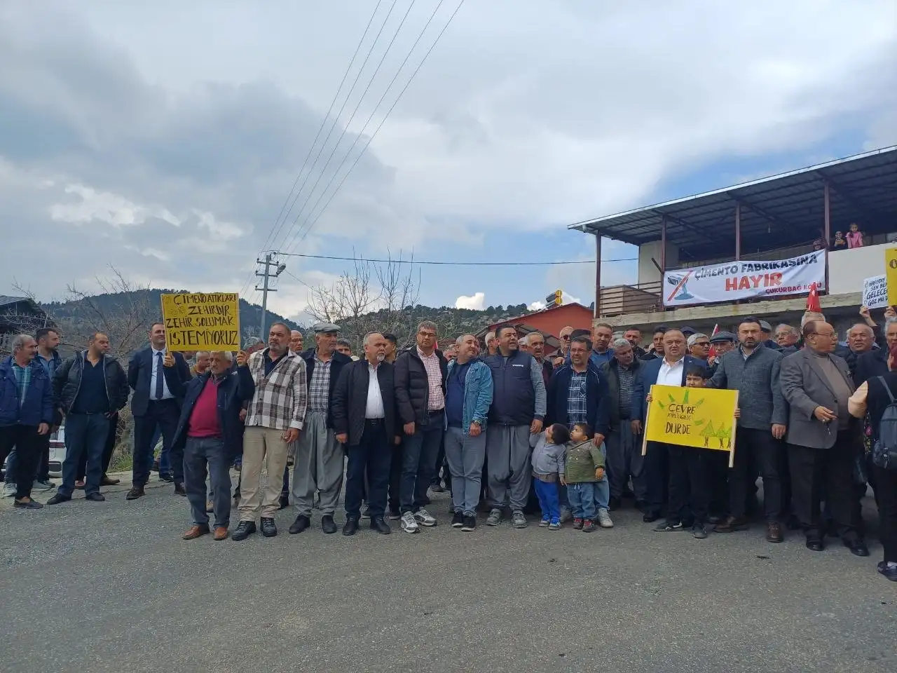 Tarsus’ta çimento fabrikası projesine tepki: Üzümümüzden vazgeçmeyeceğiz