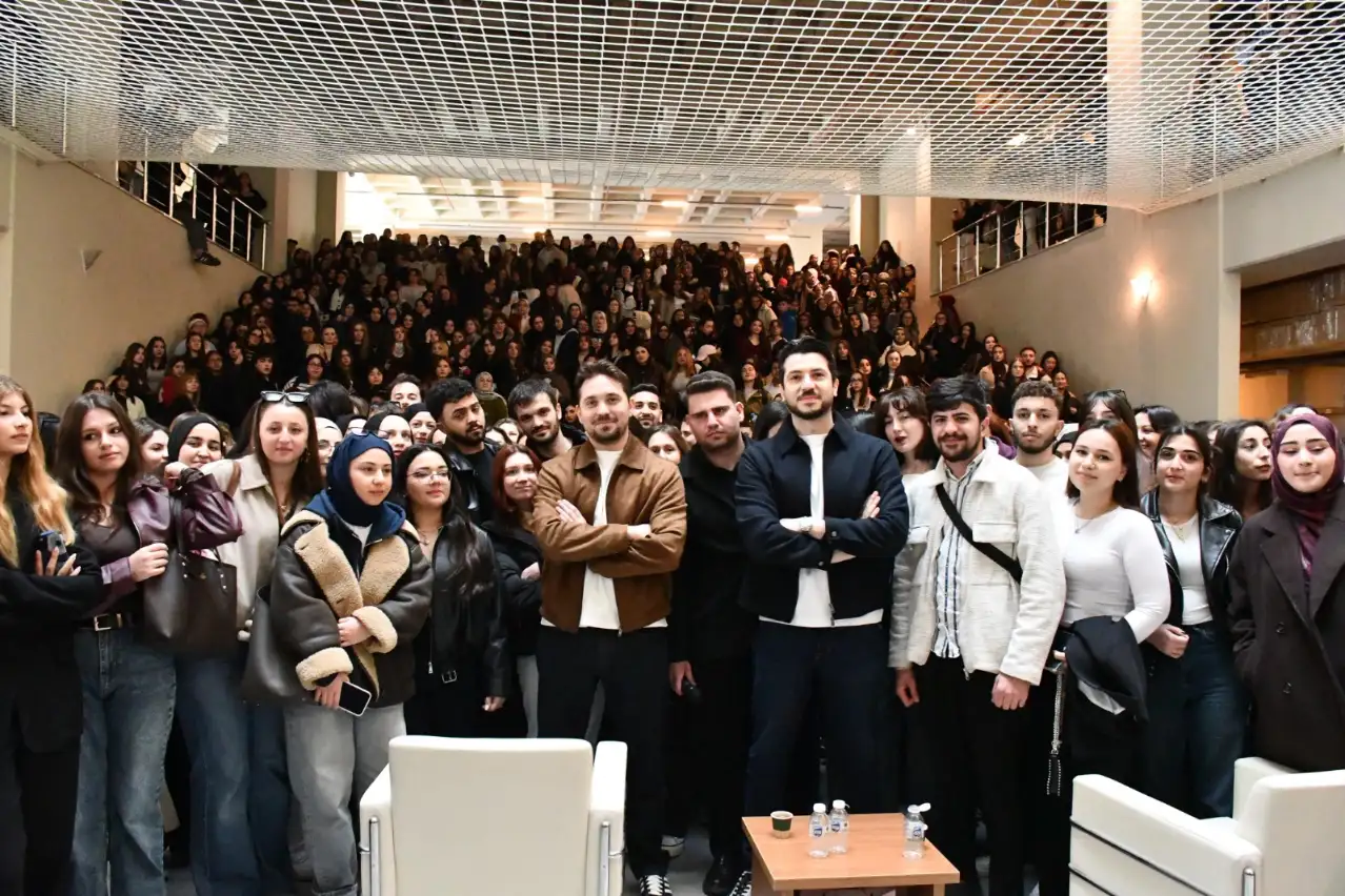 Tekirdağ’da üniversite gençliği “Hikayeden Adamlar” söyleşisine yoğun ilgi gösterdi