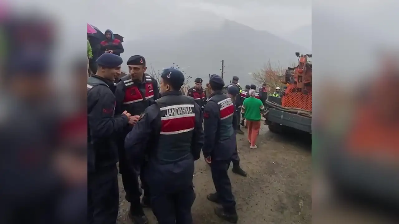 Alagöz'ün ısrarı jandarma ile köylüleri karşı karşıya getirdi: Köylüler Alagöz'e bir kez daha geçit vermedi