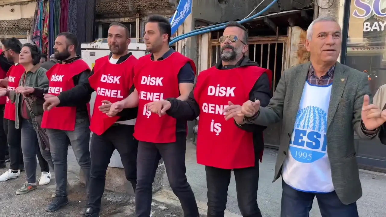 Hakkari'de halaylarla 1 Mayıs: Güvencesiz çalışma yaygınlaştı