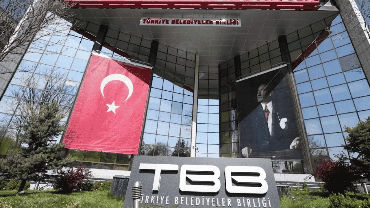 Türkiye Belediyeler Birliği toplantısında Ekrem İmamoğlu’nun mesajı okunurken arbede çıktı