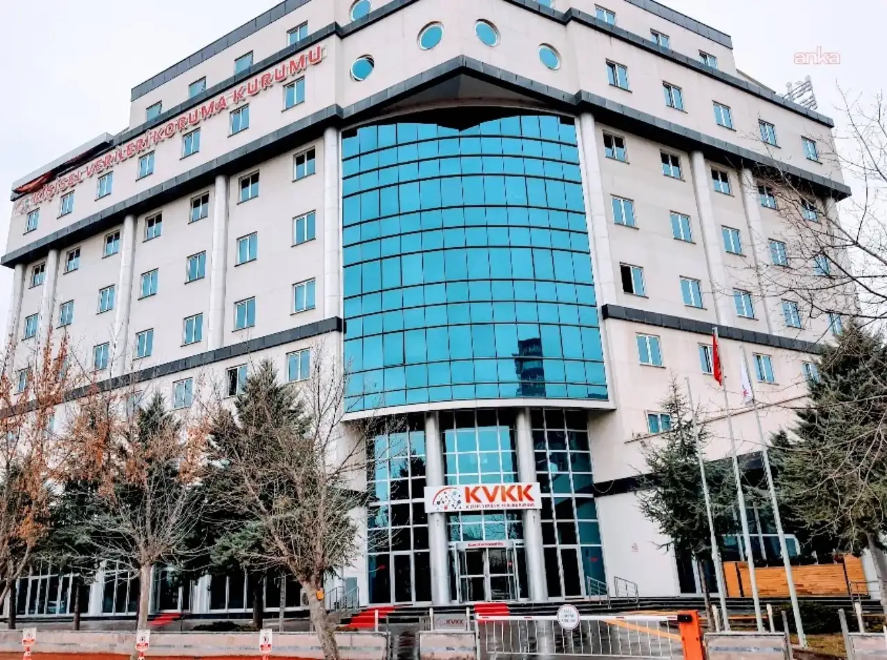 KVKK'dan "mesai takibi için biyometrik veri işlenmesin" kararı