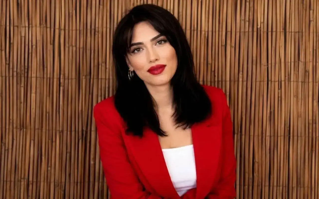 Öğretmen Irmak Ayşe Koparan İzmir’de defnedildi: Sendikanın çelengi alandan çıkarıldı