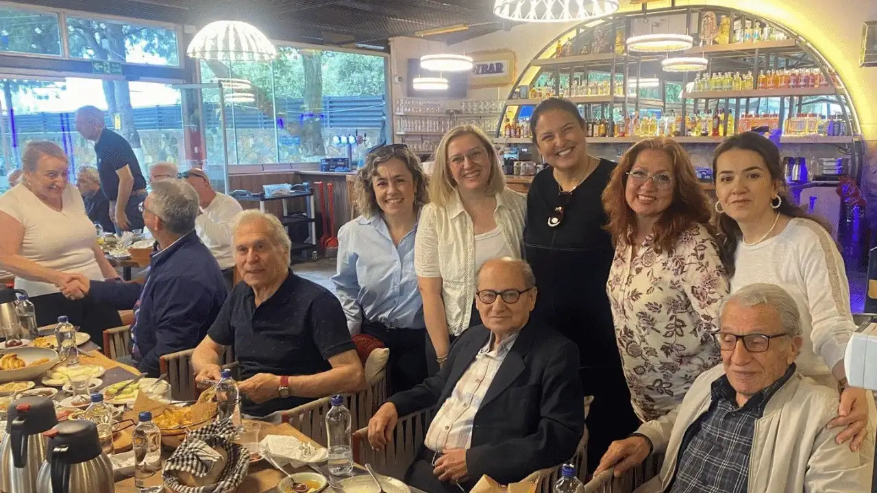 Manisa Lisesi mezunları Publica'da buluştu