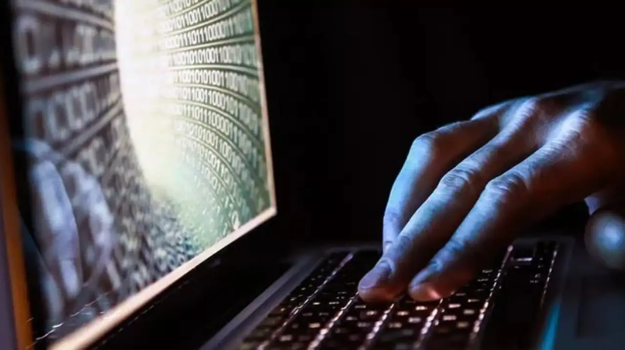 FBI, ABD'deki seçim kampanyası danışmanlarının e-postalarının hacklendiği iddialarını soruşturuyor
