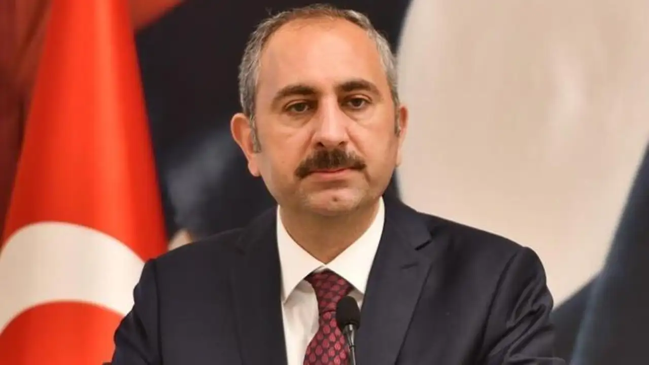 Abdulhamit Gül'den çıplak arama tartışmalarına açıklama