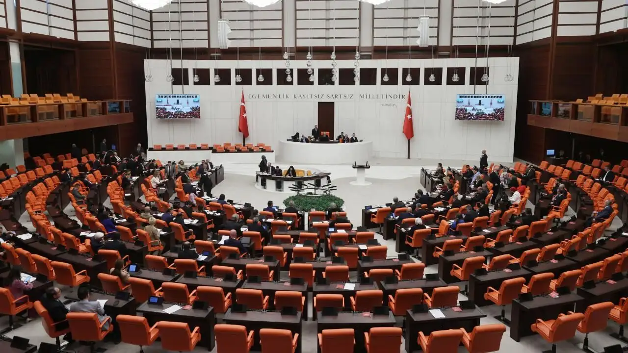 Meclis'te 'hırsız' polemiği