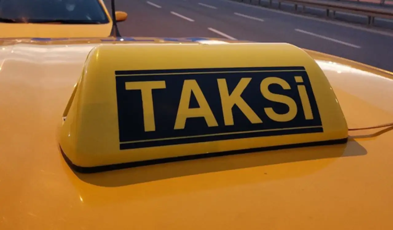 İstanbul'a gelen İngiliz taraftarı dolandıran taksi şoförüne 141 bin 500 TL ceza uygulandı