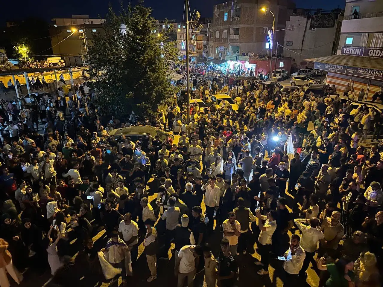 Hilvan’da DEM Parti seçimi kazandı: Halk kutlama yapıyor