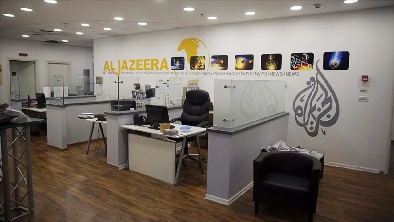 İsrail askerleri, Batı Şeria'daki Al Jazeera ofisini kapattı